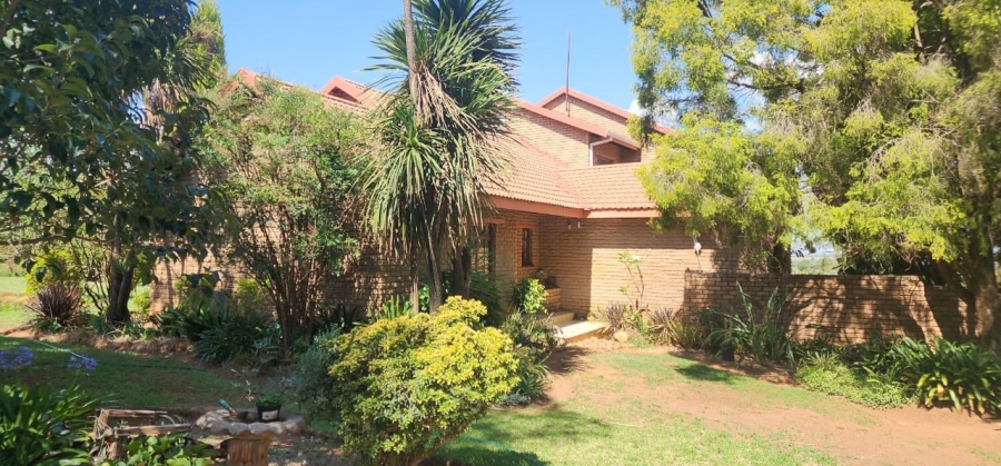 4 Bedroom Property for Sale in Hartbeesfontein North West
